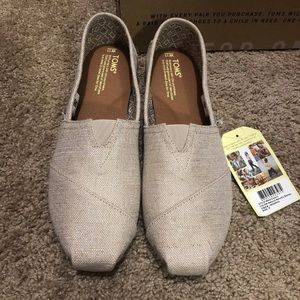 ❣️SOLD❣️NWT Toms Natural Metallic Burlap